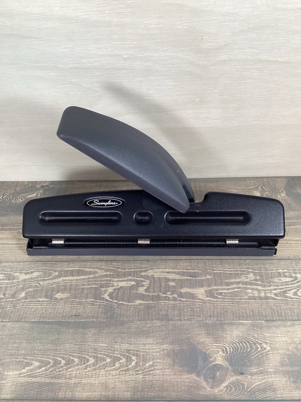 Swingline Heavy Duty 3 Hole Punch with Handle 20 Sheets Model 74030